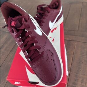 Nike Men’s Burgundy Low-Top Sneakers with White Swoosh